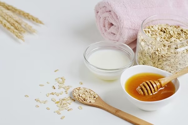 Salon at-home: Oatmeal and Honey Hydration Mask for Feet